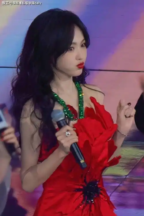 不过有一说一,《仙剑三》胡歌,杨幂,刘诗诗,唐嫣都先后去龙年春晚联排