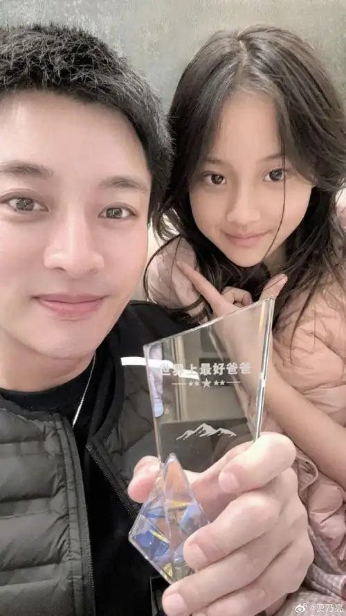 我们也都知道贾乃亮和李小璐也一度被视为娱乐圈中的模范夫妻,但嗜创