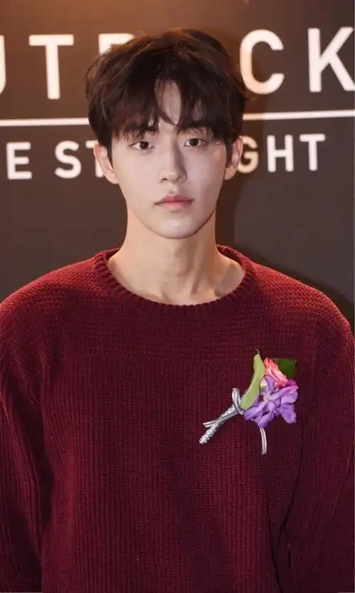 人气小鲜肉南柱赫,超模般的身材加完美颜值,令女孩子疯狂心动!