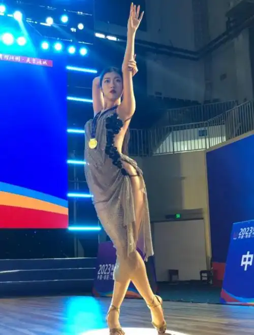 可以说在任颖洁进入白云学院后,她一直凭借着自己的天赋和努力进步着