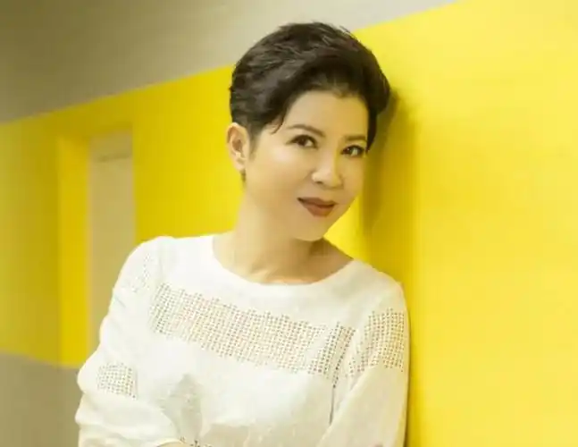 她因《黄土高坡》火遍全国,却被外籍男友骗光积蓄,今成人生赢家