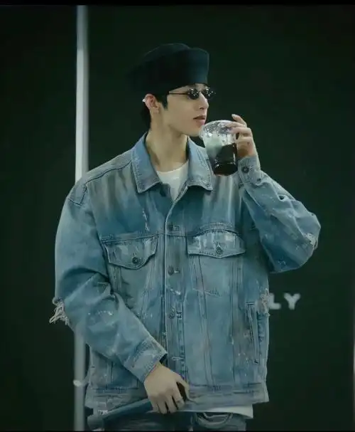 "是光,永远抓不到的影子"#刘耀文 #刘耀文耀眼的你 - 抖音