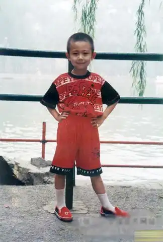 张一山透露,一个怀柔女孩儿经常去北电看他."她不是我们学校的.