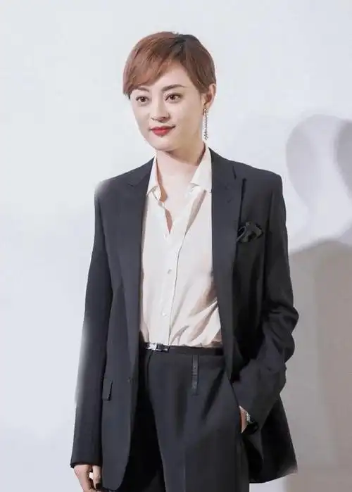 孙俪身材气质真好板正的西服套装穿出精致与格调真飒