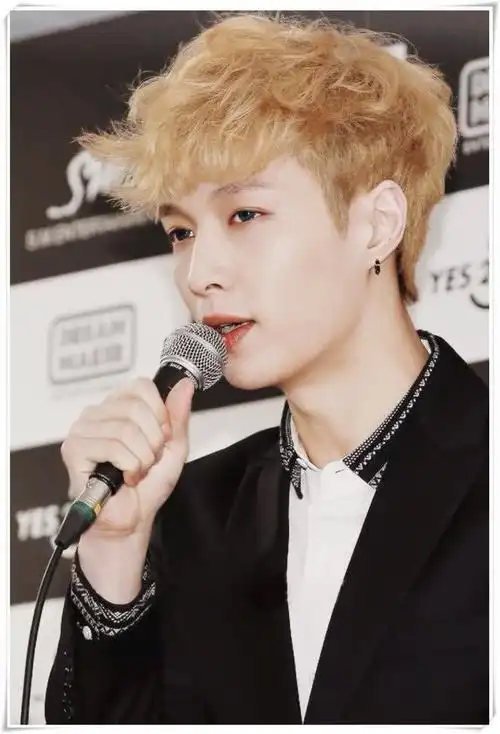 张艺兴exo出道时期照片登日网日饭你强大了我们却舍不得