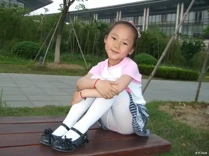 郑州市督学及登封市教育督导室对商埠街小学进行郑州市中小学教育现代