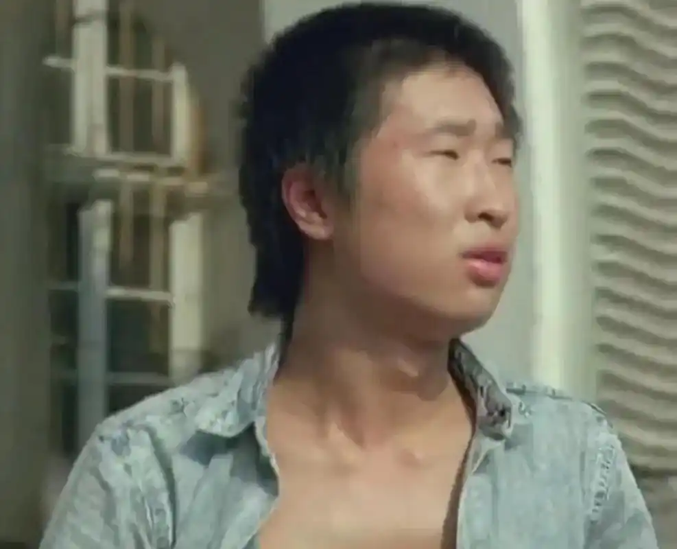 要钱没钱,要貌没貌!4位丑男演员,娶的老婆咋一个比一个漂亮?