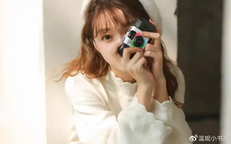 简介:女儿病危,叶锋遭到前妻无情抛弃,绝望之下用命碰瓷豪门千金,没