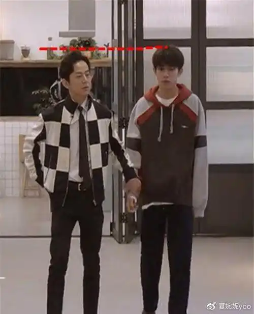 但恰恰是感觉长得很高的易烊千玺,官方身高却只有178/176,甚至还被