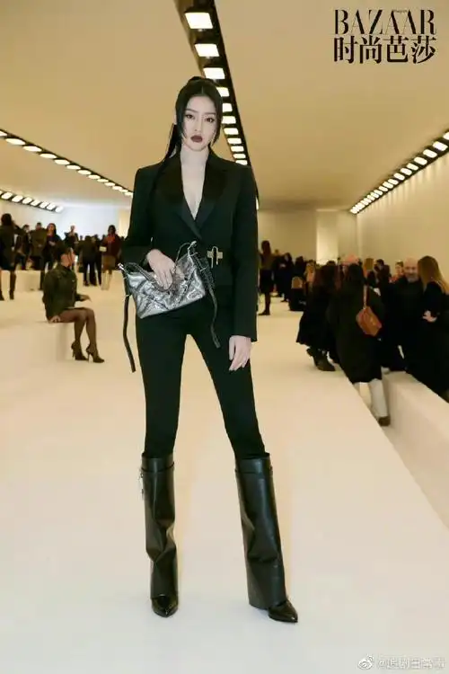 张天爱黑色深v西装##张天爱真空西装造型