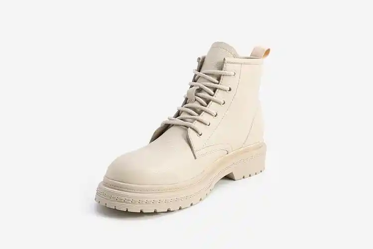 白色马丁靴女鞋产品静物拍摄