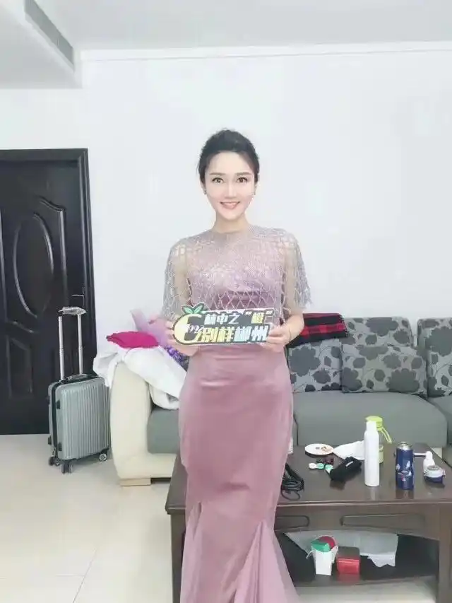 2018年,龙洋曾回来郴州主持郴州春晚   给郴州妹子点赞!