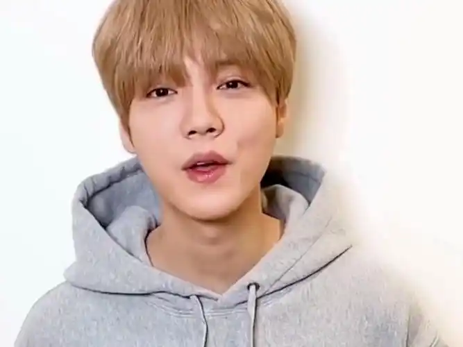 鹿晗关晓彤被曝仍在恋爱中 但是最近在吵架