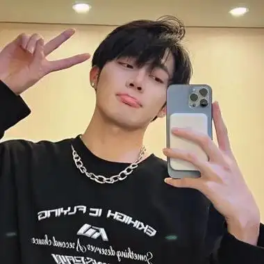 很精神又很好看的男生头像真人2022全新成熟的魅力男头合集