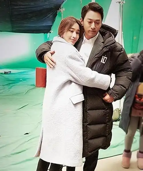 恋富二代,玩跨国恋,多段恋情无疾而终,张俪被称"渣男吸铁石"