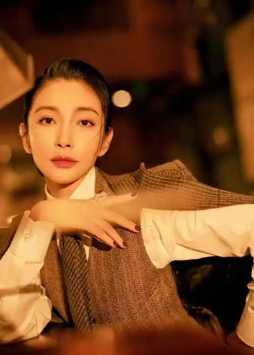 李冰冰西服造型 帅气十足-齐鲁晚报·齐鲁壹点