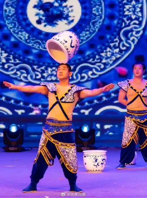 伪满皇宫博物院过年不打烊别开生面的杂技表演陪您过大年