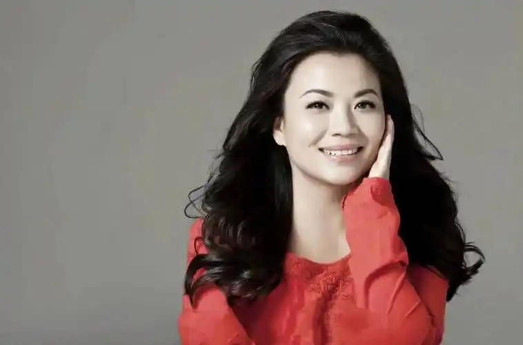 张也:54岁还未婚,和62岁的吕继宏互相陪伴多年,不结婚也幸福