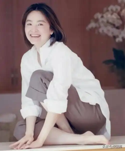 林青霞从不无惧老去,虽皱纹明显发福严重,照样美得优雅从容
