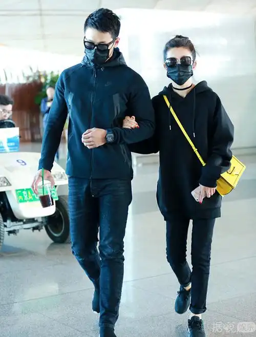 李冰冰与男友变"连体婴"狂秀恩爱 还现场copy"又圆"的口罩kiss