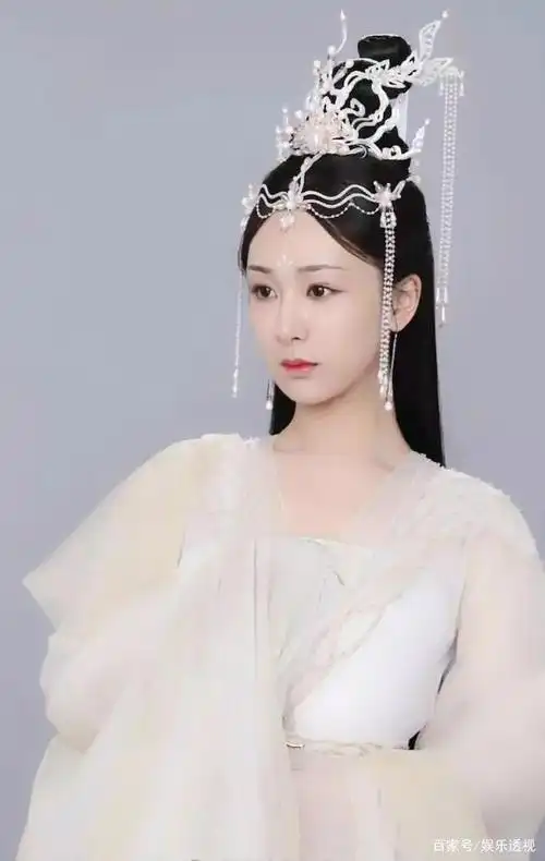 杨紫进组《沉香如屑》,古装造型不输锦觅,与成毅同框有cp感超搭