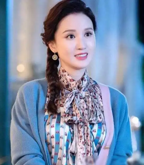 张萌中国内地女模特演员制片人主持人钢琴教师歌手