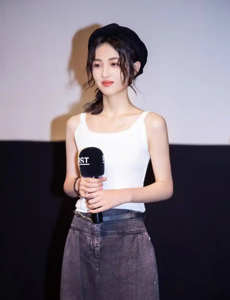 张子枫减肥塑形成果很成功是漂亮的