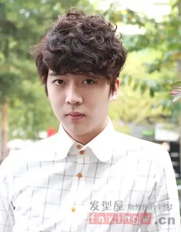韩国潮男最新烟花烫发型 帅气个性吸眼球