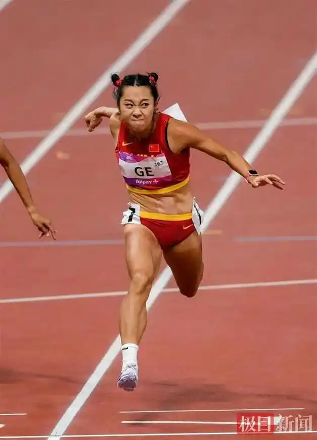 百米飞人哪吒头葛曼棋,传神表情包亮瞎眼.#冠军 #田径美女 - 抖音