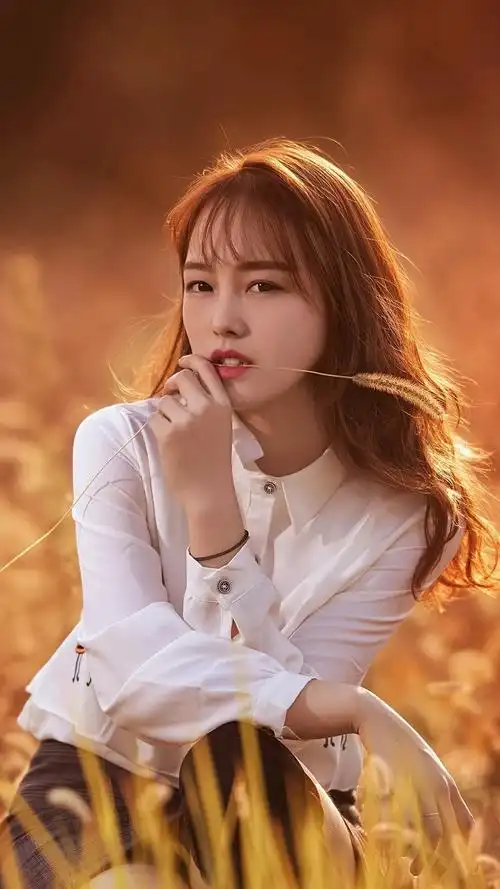 亚洲女孩,草,夏天 iphone 壁纸