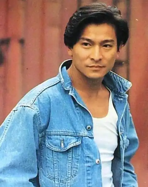 包括1990-1992年的三连霸和1994年,1999年分别夺得一次,可见刘德华的