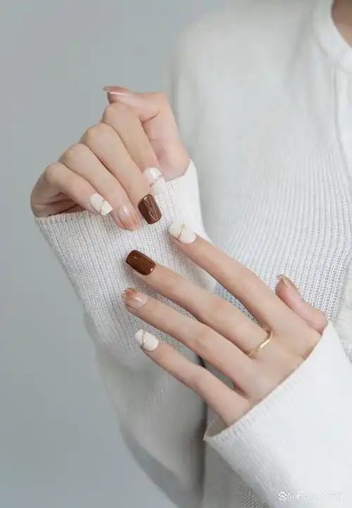 美甲ins小众短款简约