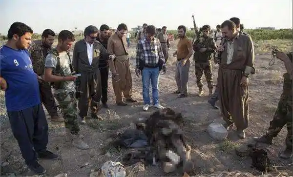 恶霸强娶12岁少女 被村民集体枪决