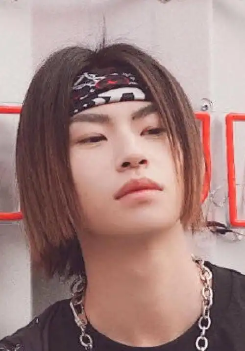 小鬼王琳凯中分新发型我当初为什么会粉上他是瞎了吗