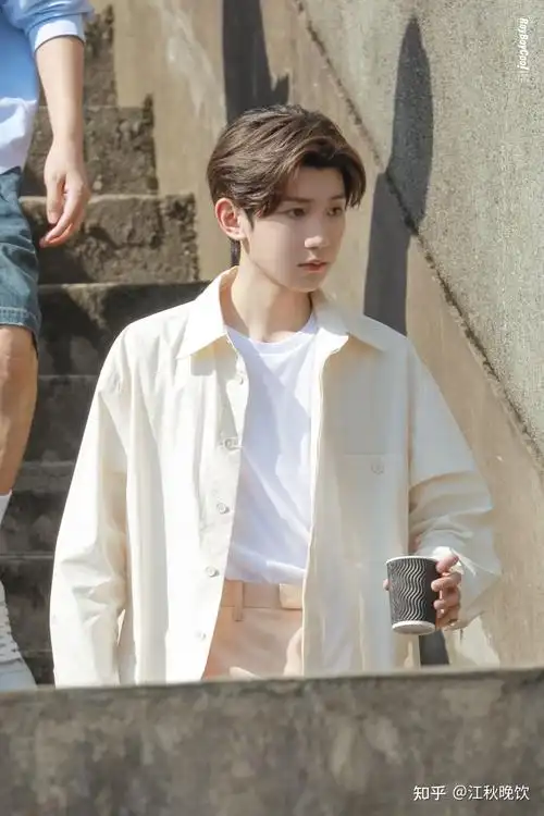 有没有特好看的王源的神图在线求