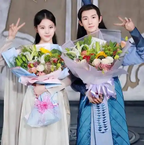 原创王源欧阳娜娜同框两人却分开站来避嫌这是命中注定的缘分