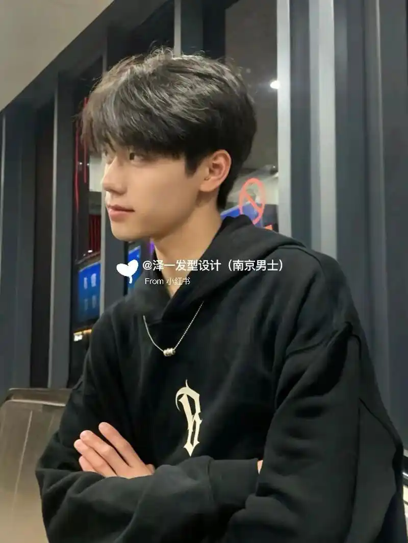 自然微分碎盖 2023年发型流行趋势 南京剪发 自然微分碎盖 2023年发型