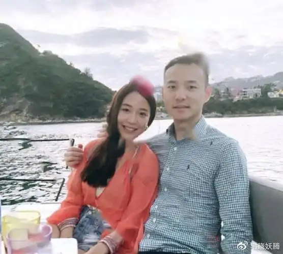 霍启刚弟弟霍启文新恋情曝光气质不输郭晶晶网友王秀琳呢