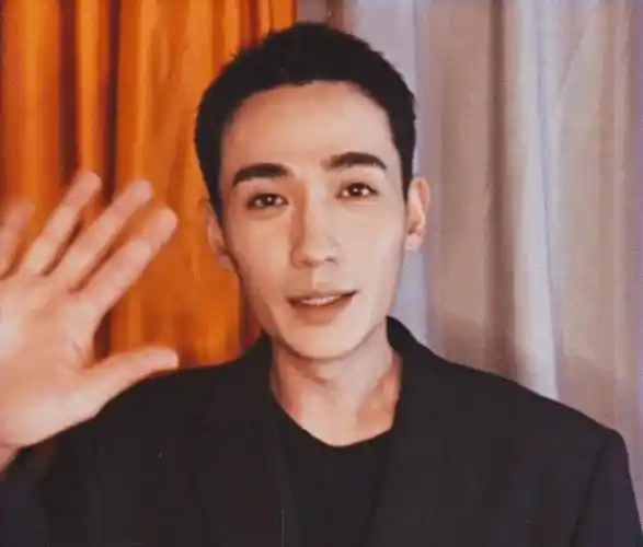 朱一龙为塑造角色暴瘦,不要说是粉丝了,路人看了都心疼_造型_黑色