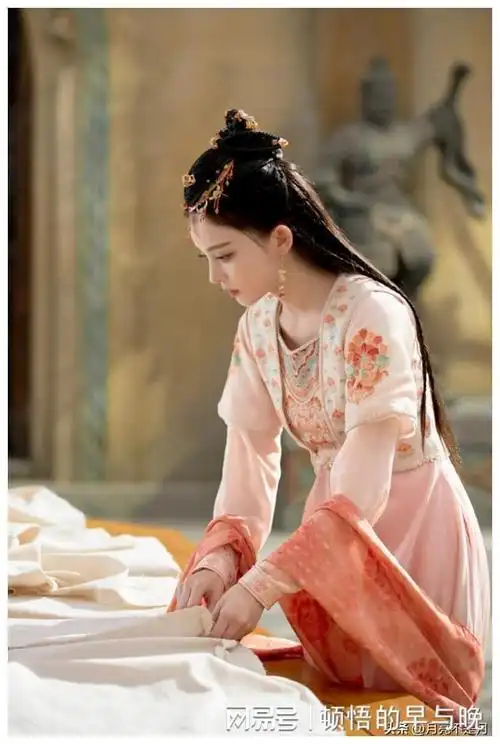 杨颖|关晓彤|迪丽热巴|古力娜扎|古装扮相_网易订阅