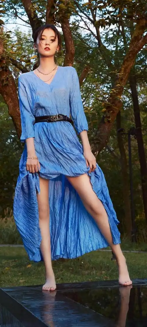 壁纸小蛮腰大长腿性感无敌大美女乔欣