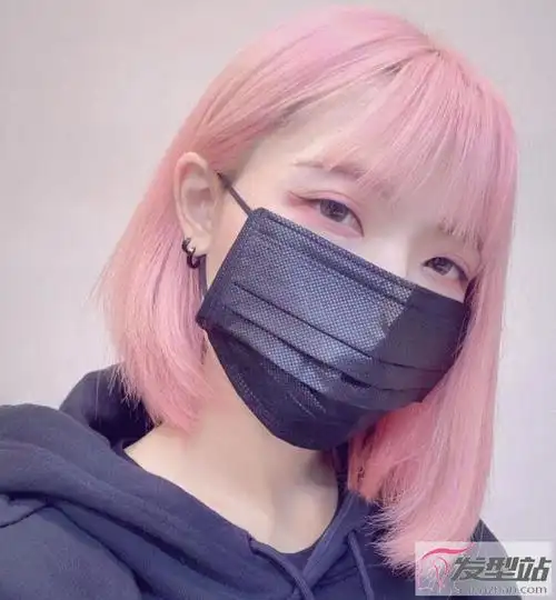 女生戴口罩好看的短发发型齐肩发白金粉发色真的很仙