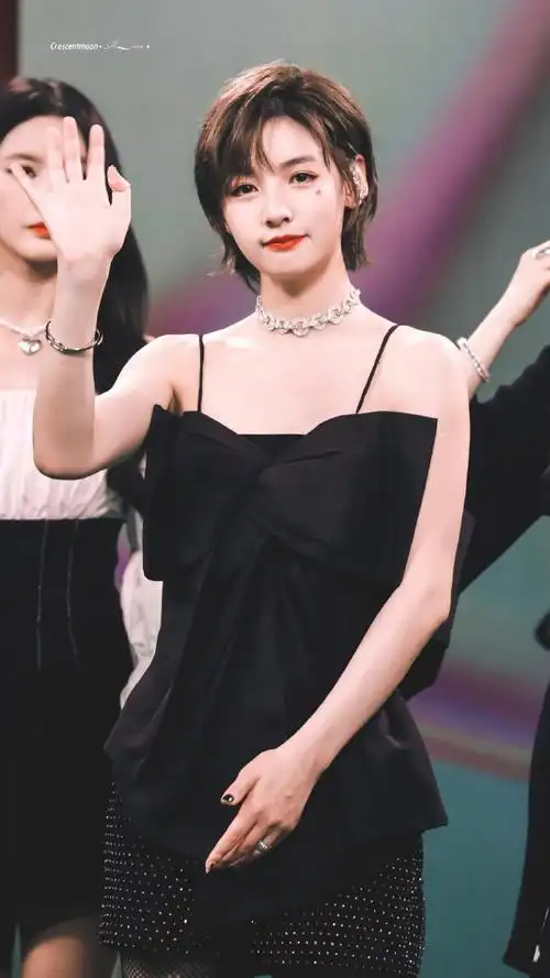 烫烫子绿毯秀##赵粤硬糖少女303人气主舞