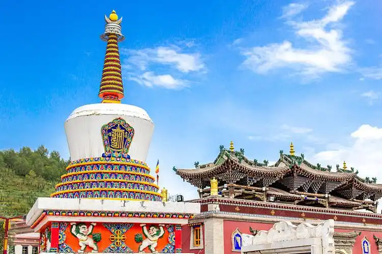 塔尔寺舍利塔图片_塔尔寺舍利塔高清图片_全景视觉