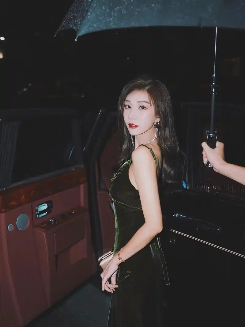 一直想拍一组倪妮的撑伞大片 - 抖音