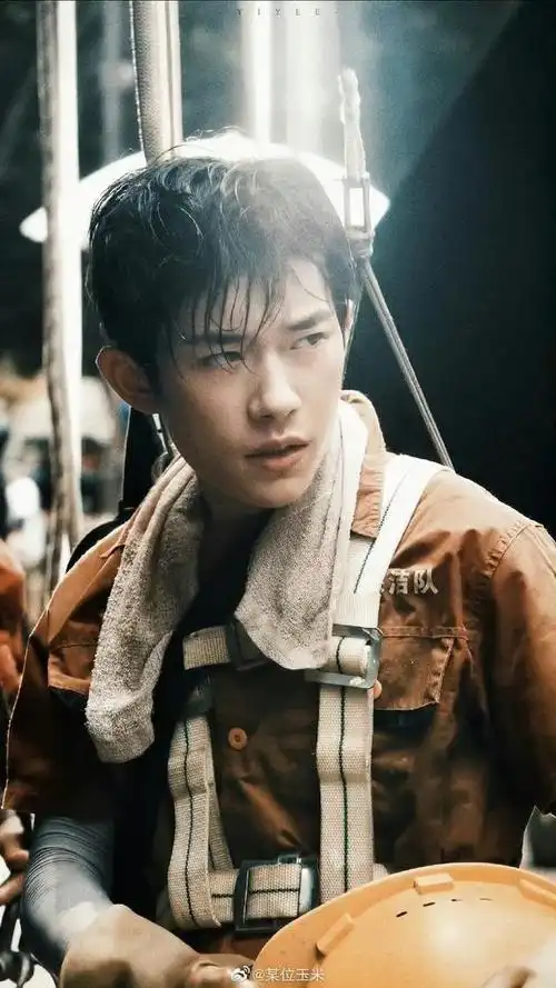 易烊千玺凭借《奇迹笨小孩》被导协提名!提名即肯定,票房是实绩