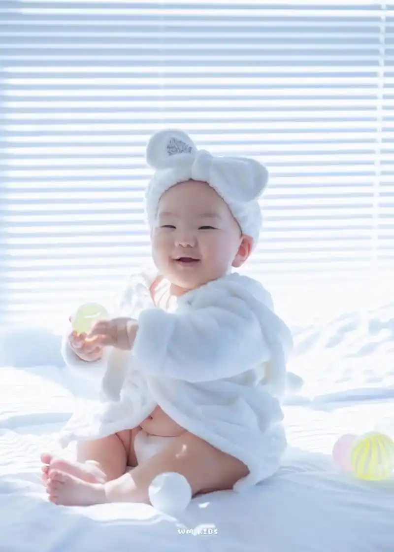 7个月的宝宝肉嘟嘟真可爱