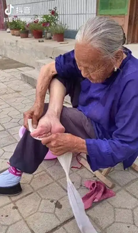 回顾古代封建糟粕——女性裹小脚的历史