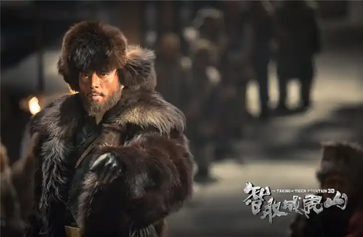 刚刚从电影院回来的路上,脑中一直盘旋着"智取威虎山"里的镜头