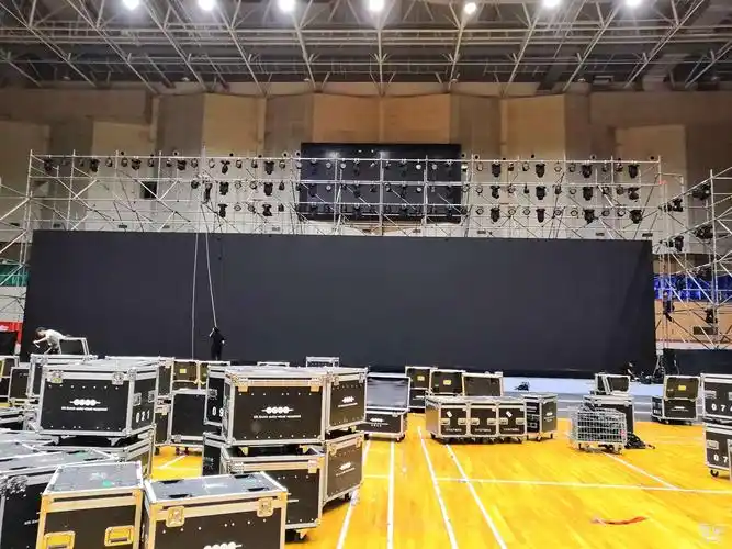 大屏,灯光,音响,舞台,喷绘搭建.工人8小时220元,包天400.